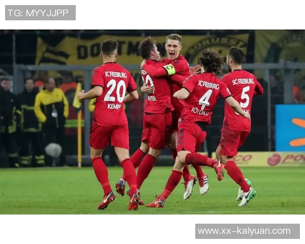 多特蒙德半场领先弗赖堡本塞拜尼进球丘库埃梅卡射门中柱